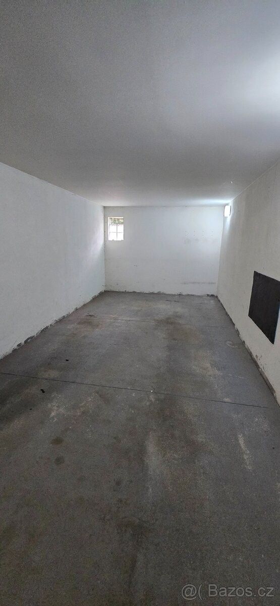 Garáže, Brno, 628 00