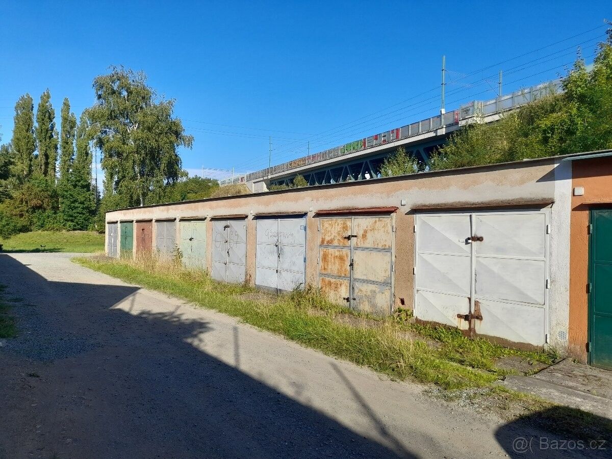 Garáže, Plzeň, 301 00 - 2