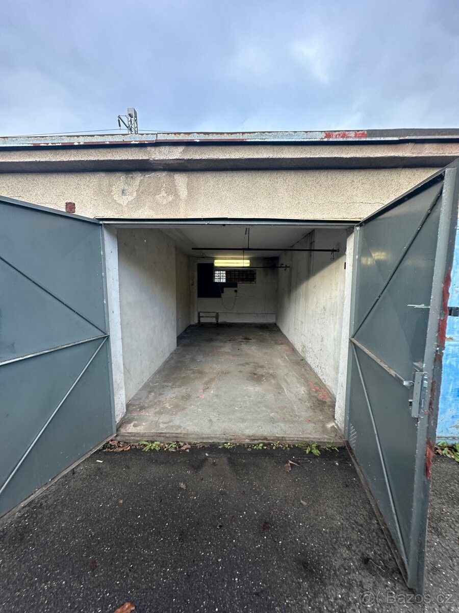 Garáže, Praha, 140 00