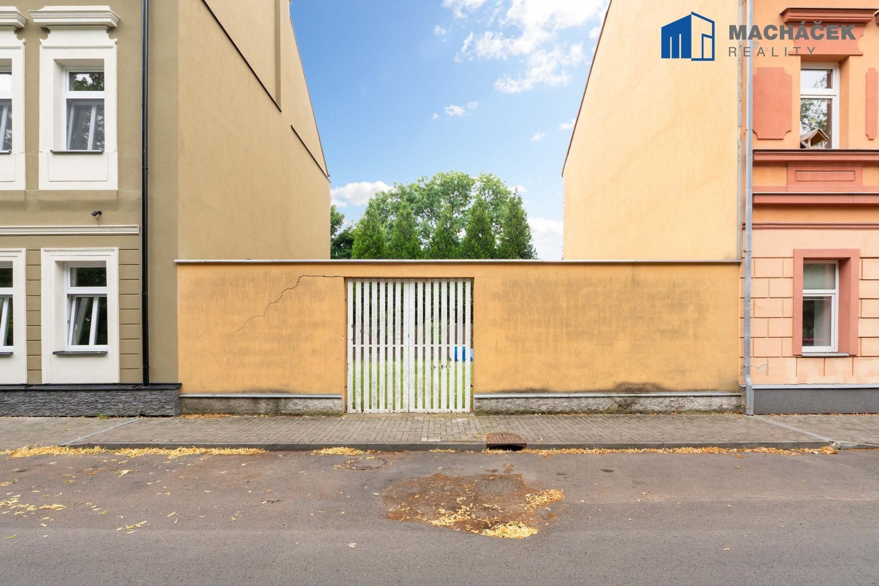 Pozemek pro bydlení · 988 m² · Husova  , Duchcov - 3