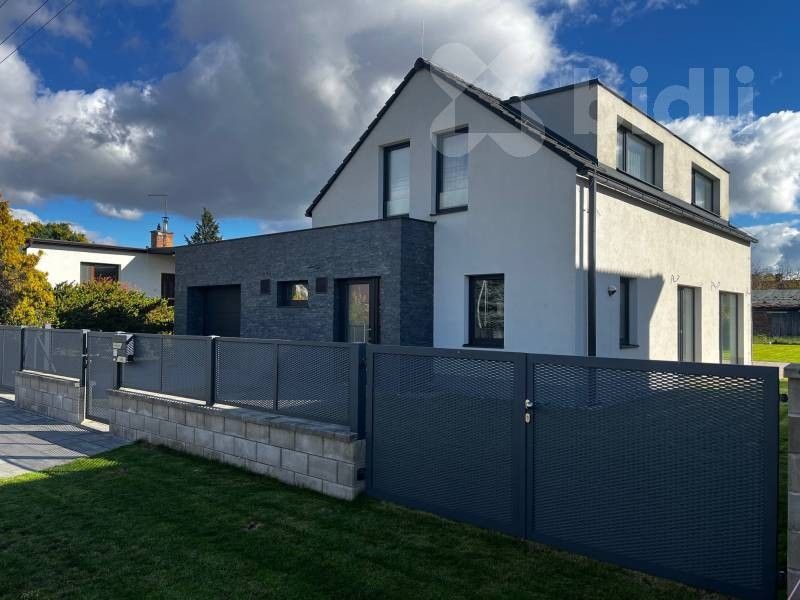 Rodinné domy, Školní, Opatovice nad Labem, 194 m²