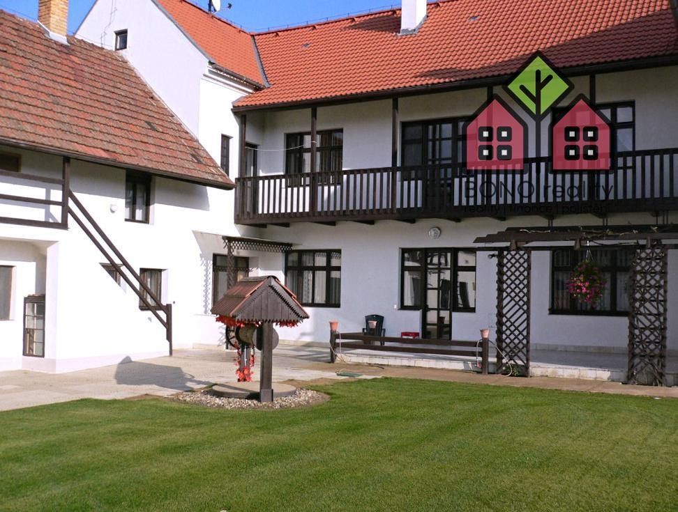Rodinné domy, Travčice, 270 m²