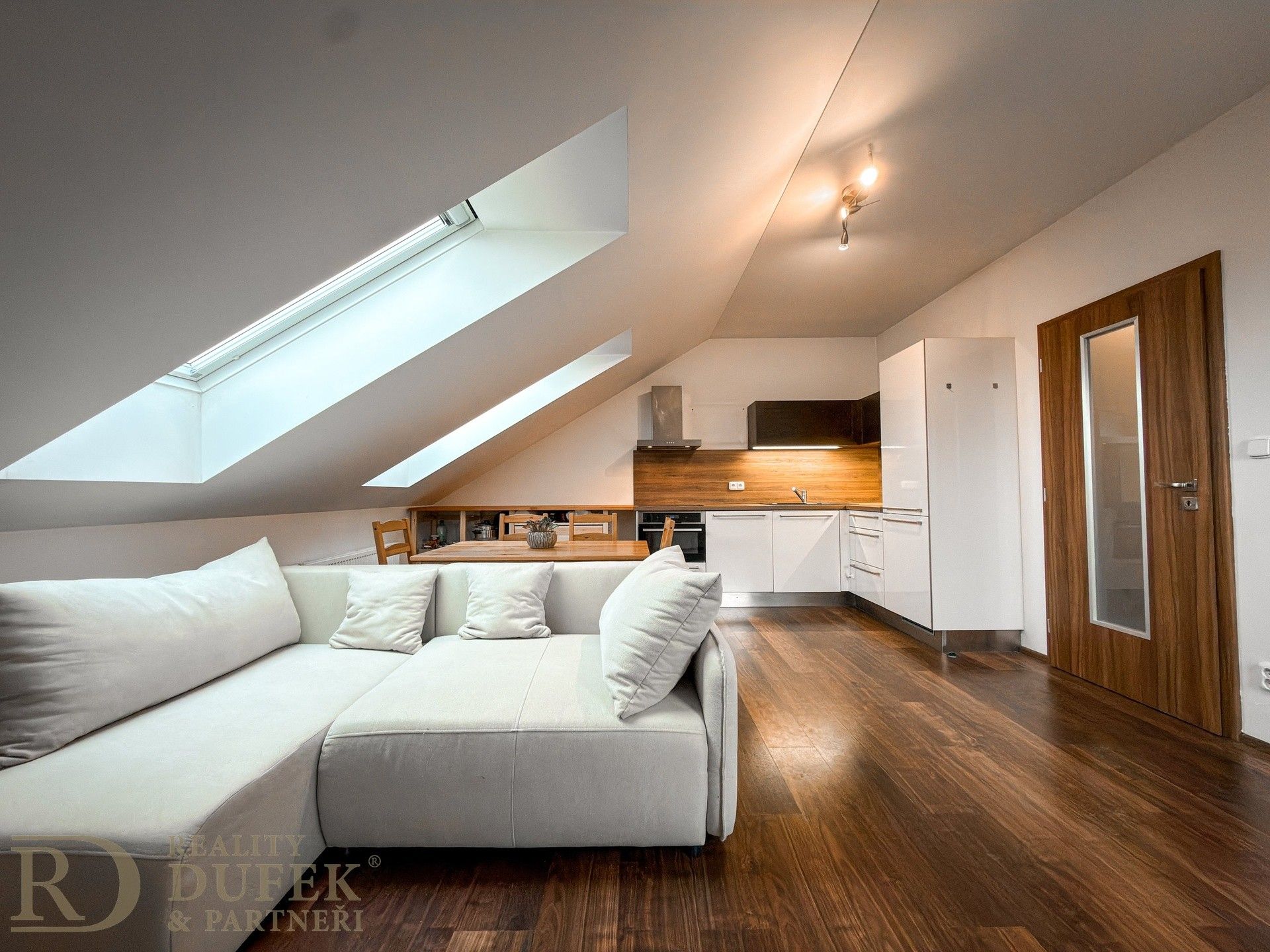 Pronájem byt 2+kk - Šípková, Mukařov, 51 m²