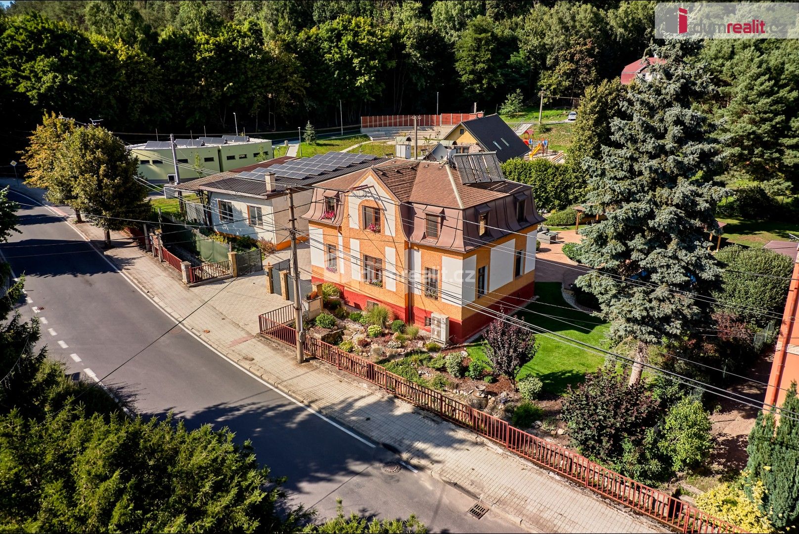 Prodej rodinný dům - Sadov, 372 m²