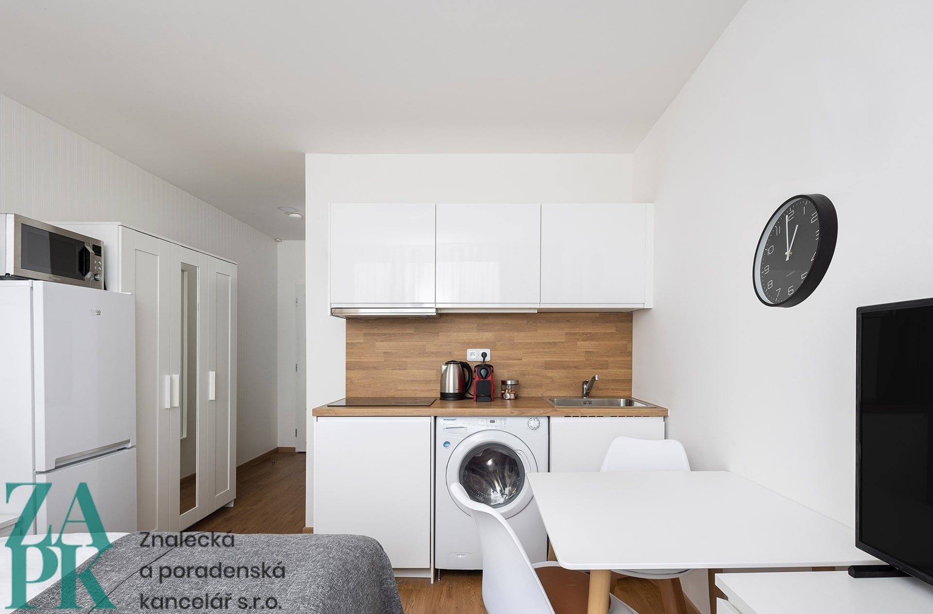 Pronájem byt 1+kk - Nerudova, Trmice, 22 m²