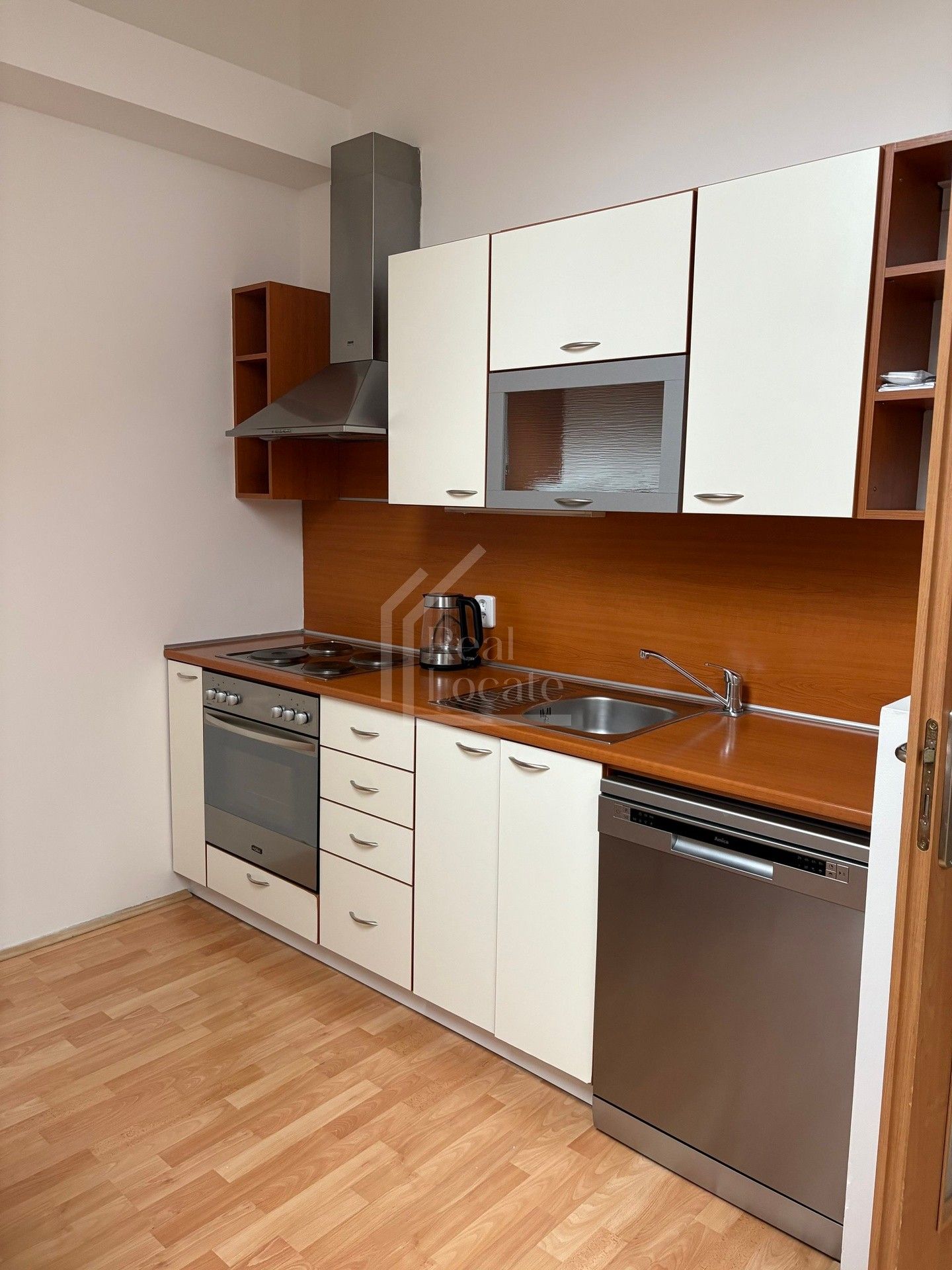2+kk, Rumunská, Praha, 60 m²