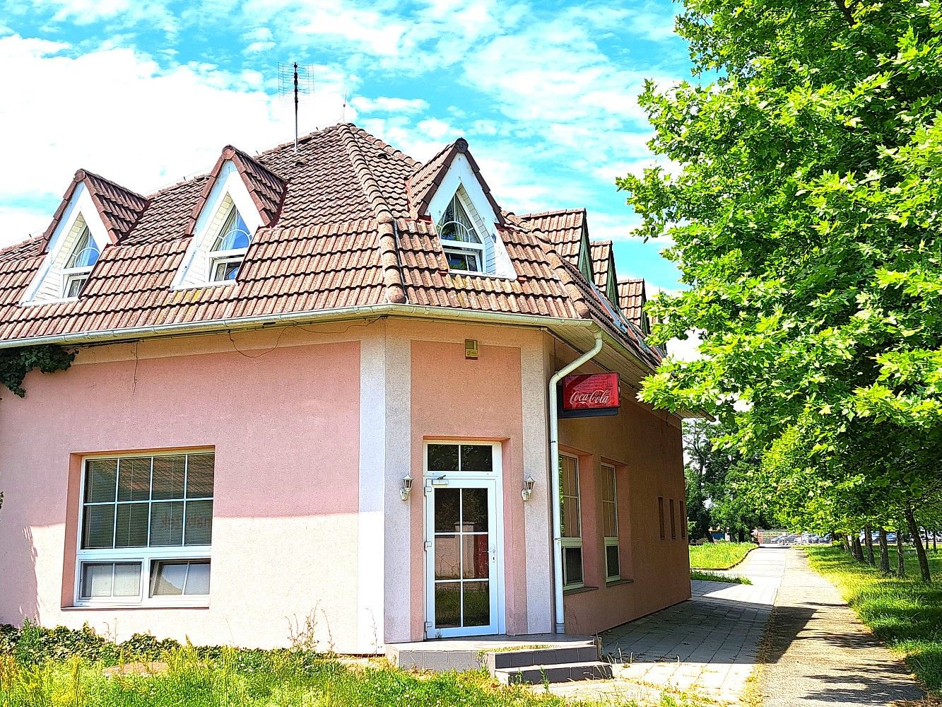 Komerční nemovitost, 400 m²