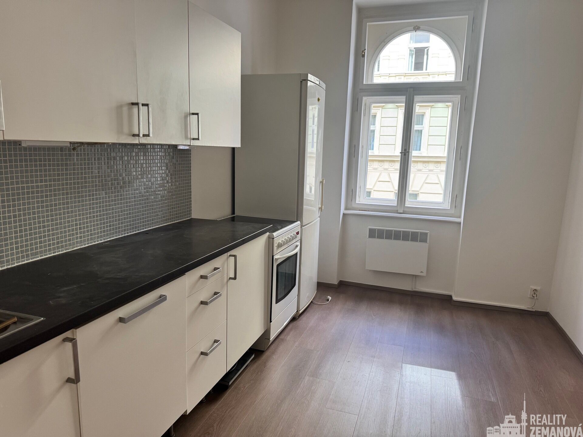Pronájem byt 2+kk - Charkovská, Praha, 39 m²