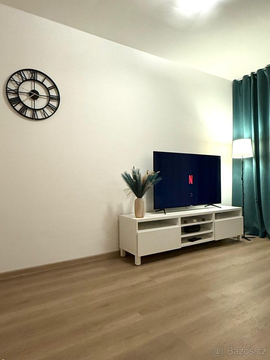 Pronájem byt - Praha, 190 00