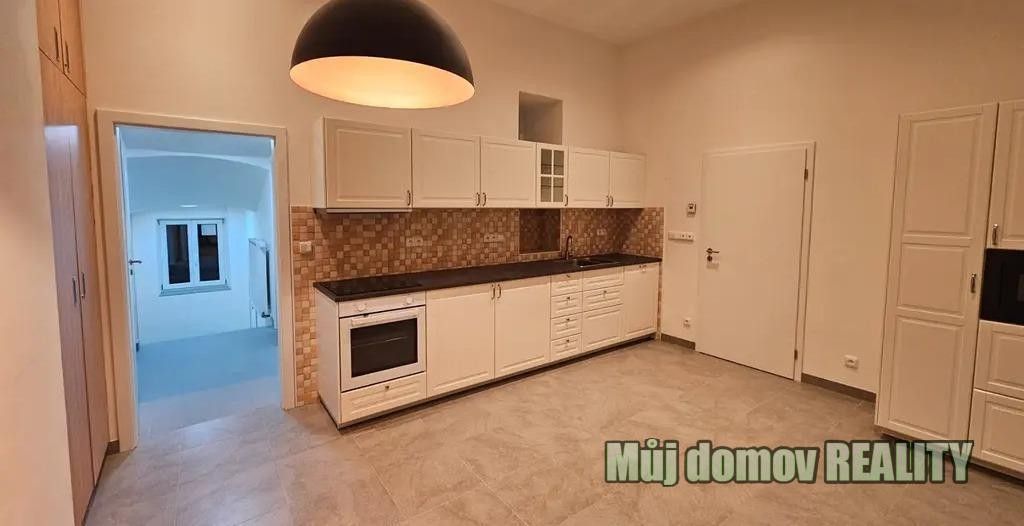 2+kk, Pštrossova, Praha, 75 m²