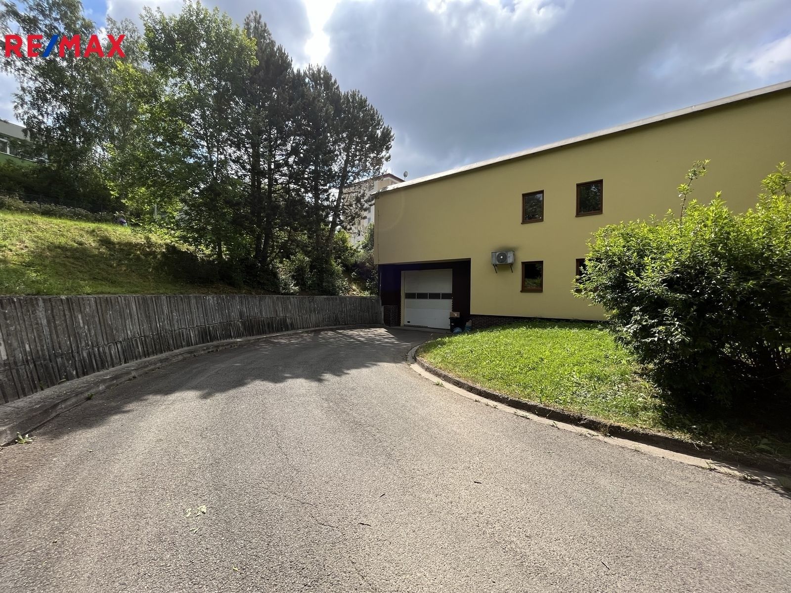 Obchodní prostory, Sychrov, Vsetín, 256 m²