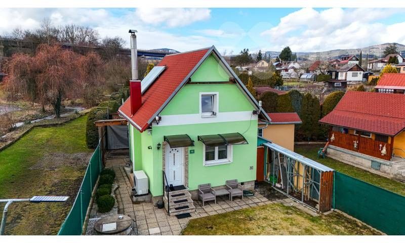 Chaty, Ostrov, 55 m²