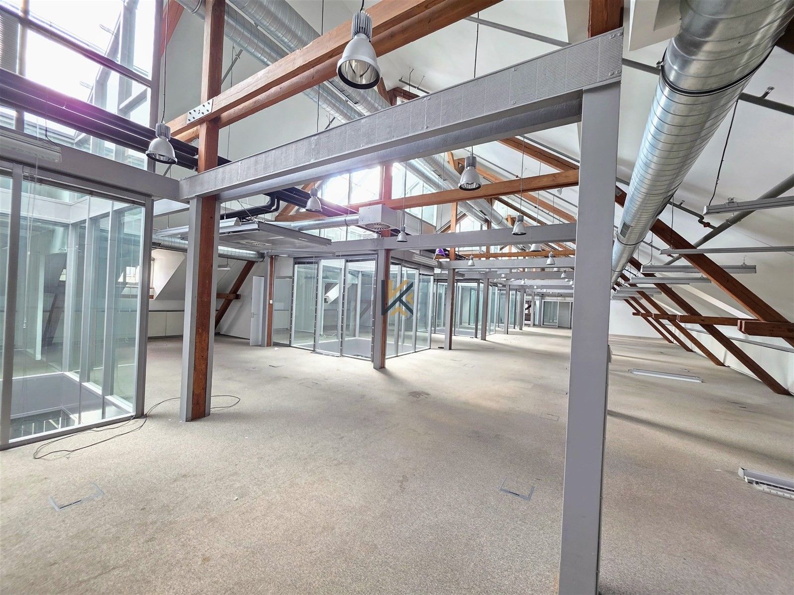 Pronájem kancelář - U průhonu, Praha, 950 m²