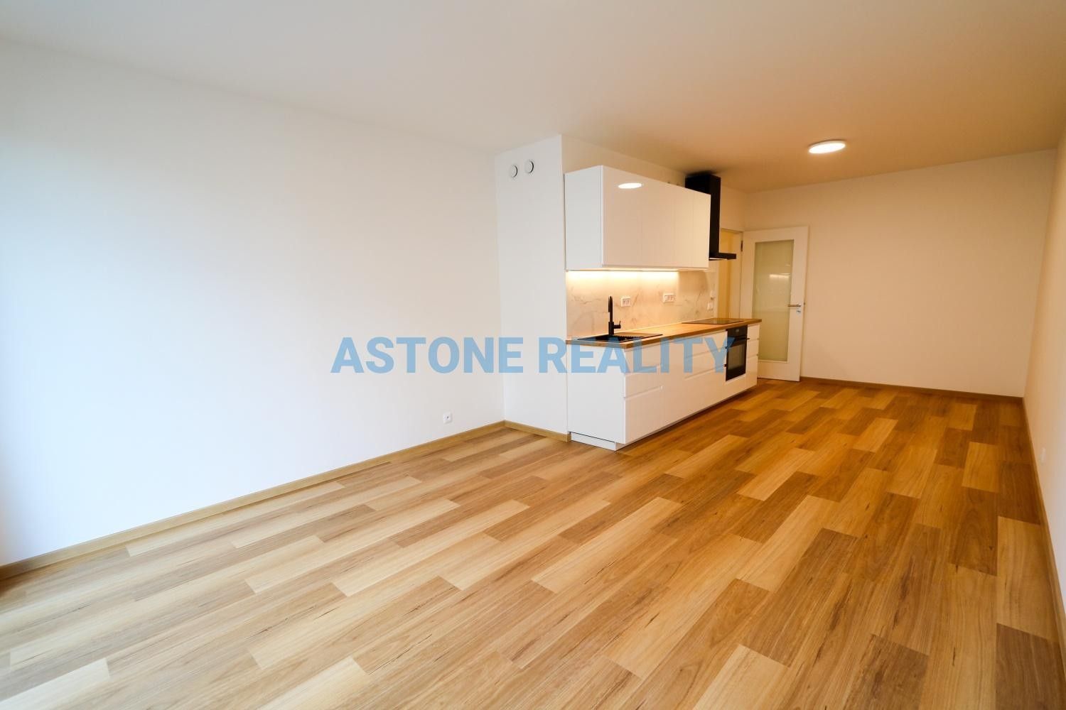 Pronájem byt 1+kk - Kolmanova  , Praha, 37 m² - 5