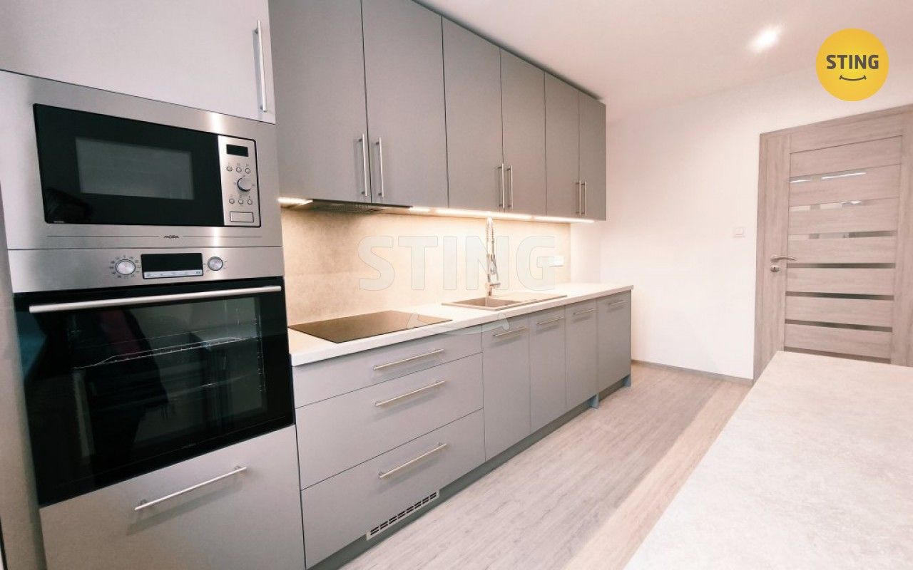 2+1, nábřeží Svazu protifašistických bojovníků, Ostrava, 60 m²