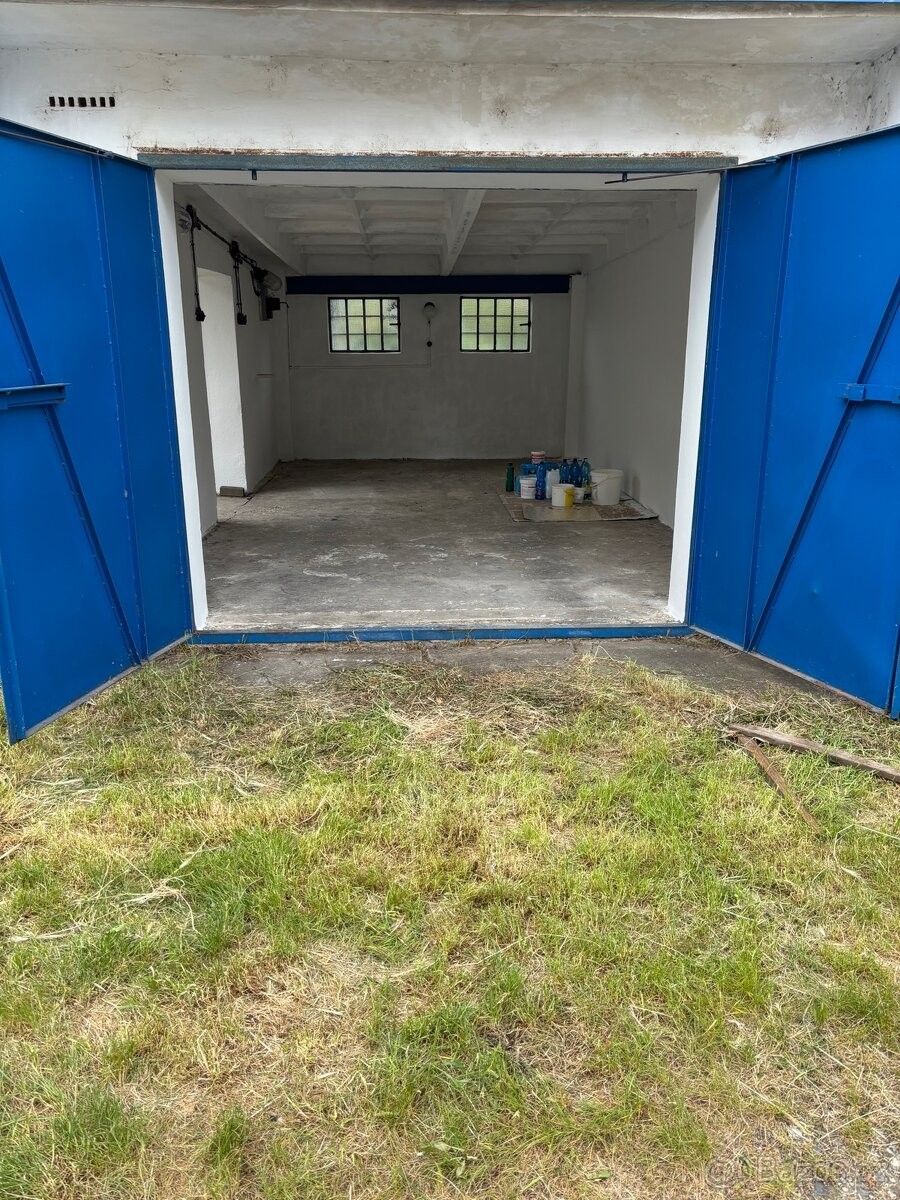 Pronájem garáž - Uherské Hradiště, 686 05