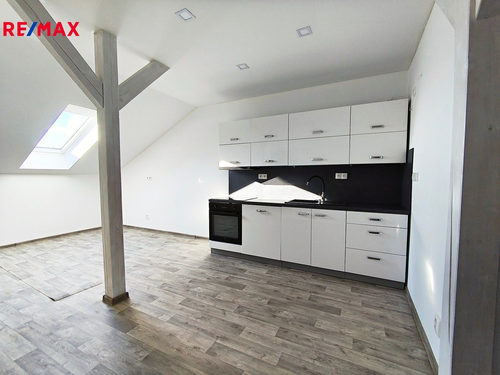 2+kk, Průmyslová 660, Kamenný Újezd, 59 m²