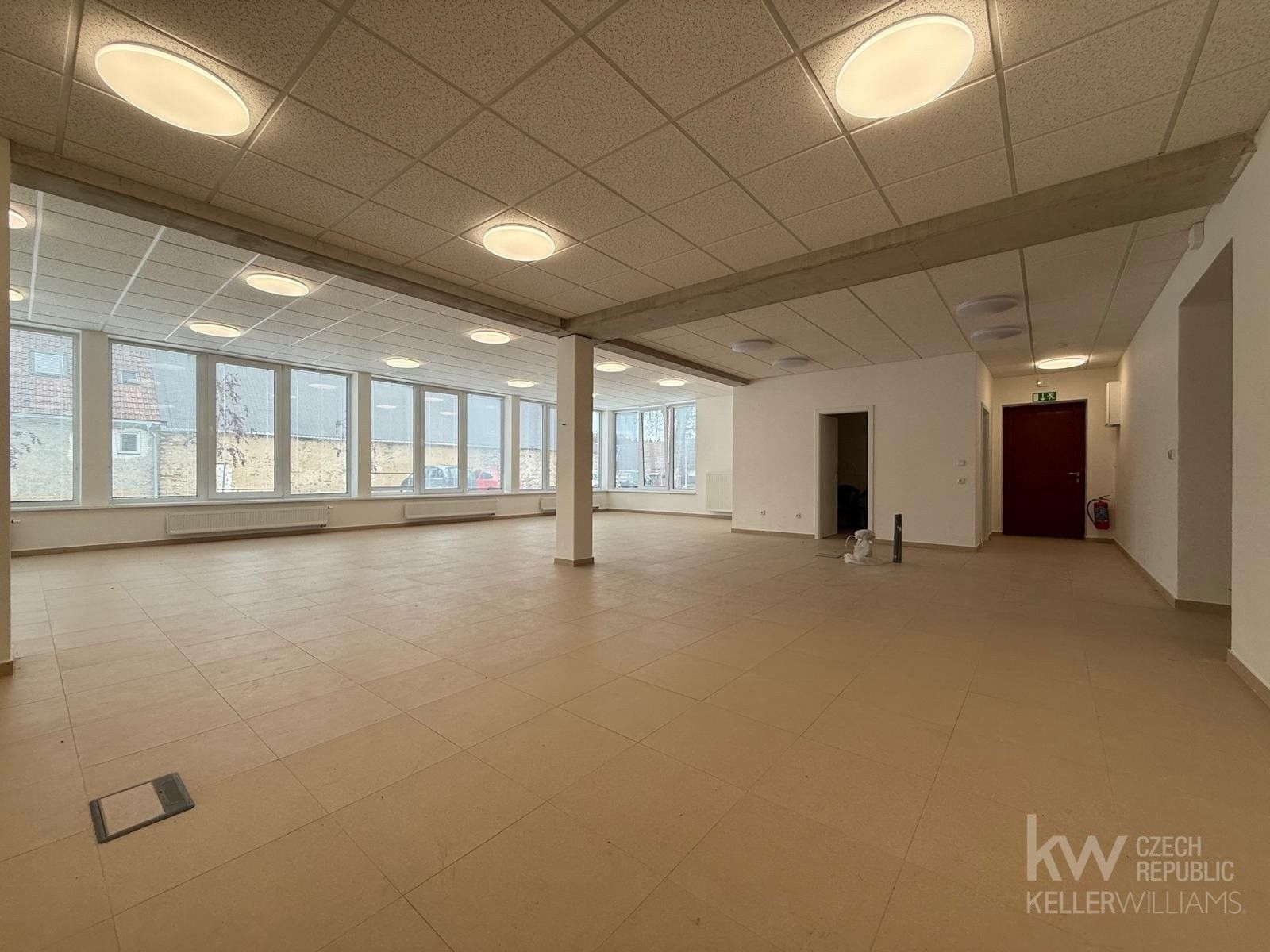 Obchodní prostory, Týnská 402, Bernartice, 164 m²