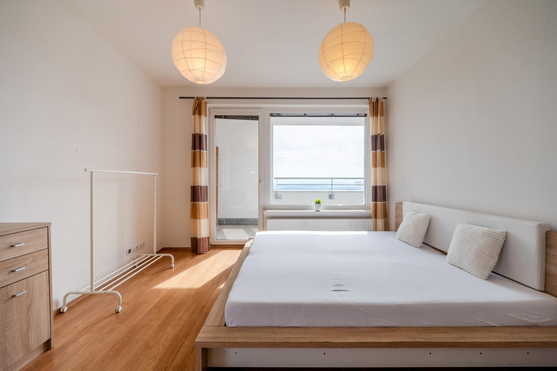 Pronájem byt 1+kk - Modenská, Praha, 26 m²