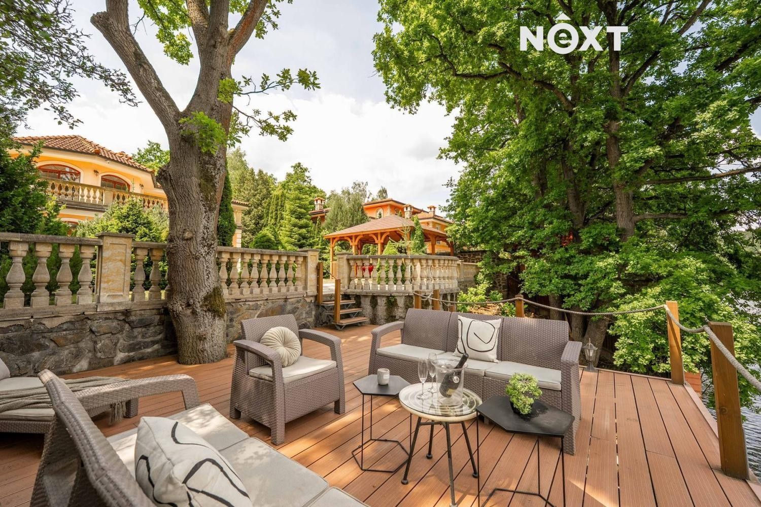 Prodej rodinný dům - Mirošovice, 302 m²