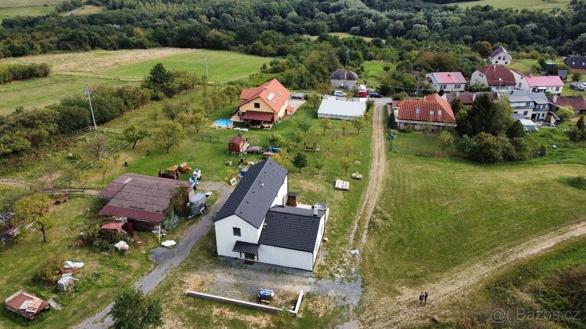 Rodinné domy, Karlovice, 763 02