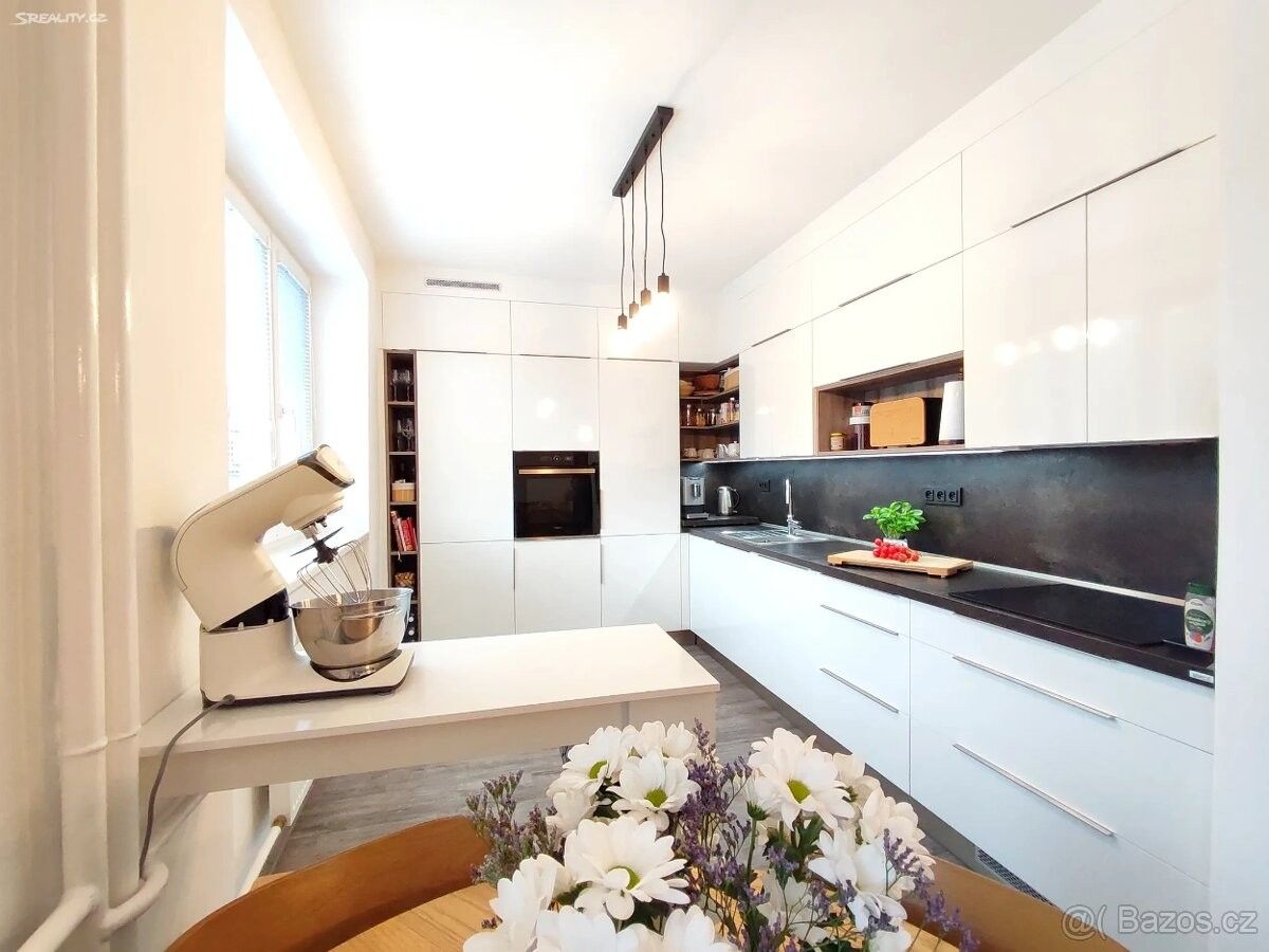 Prodej byt - Velký Ořechov, 763 07