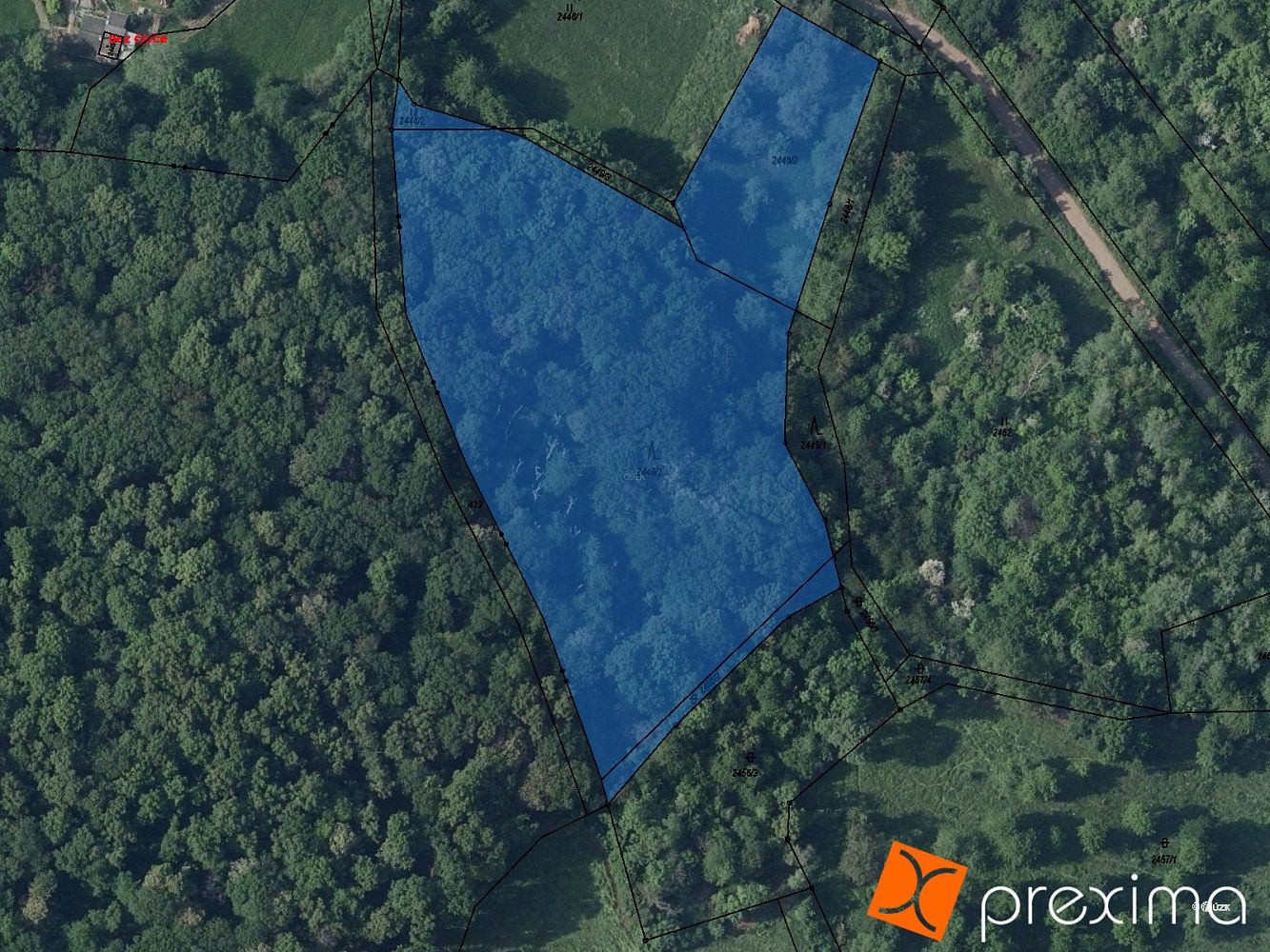 Les, 8 112 m²