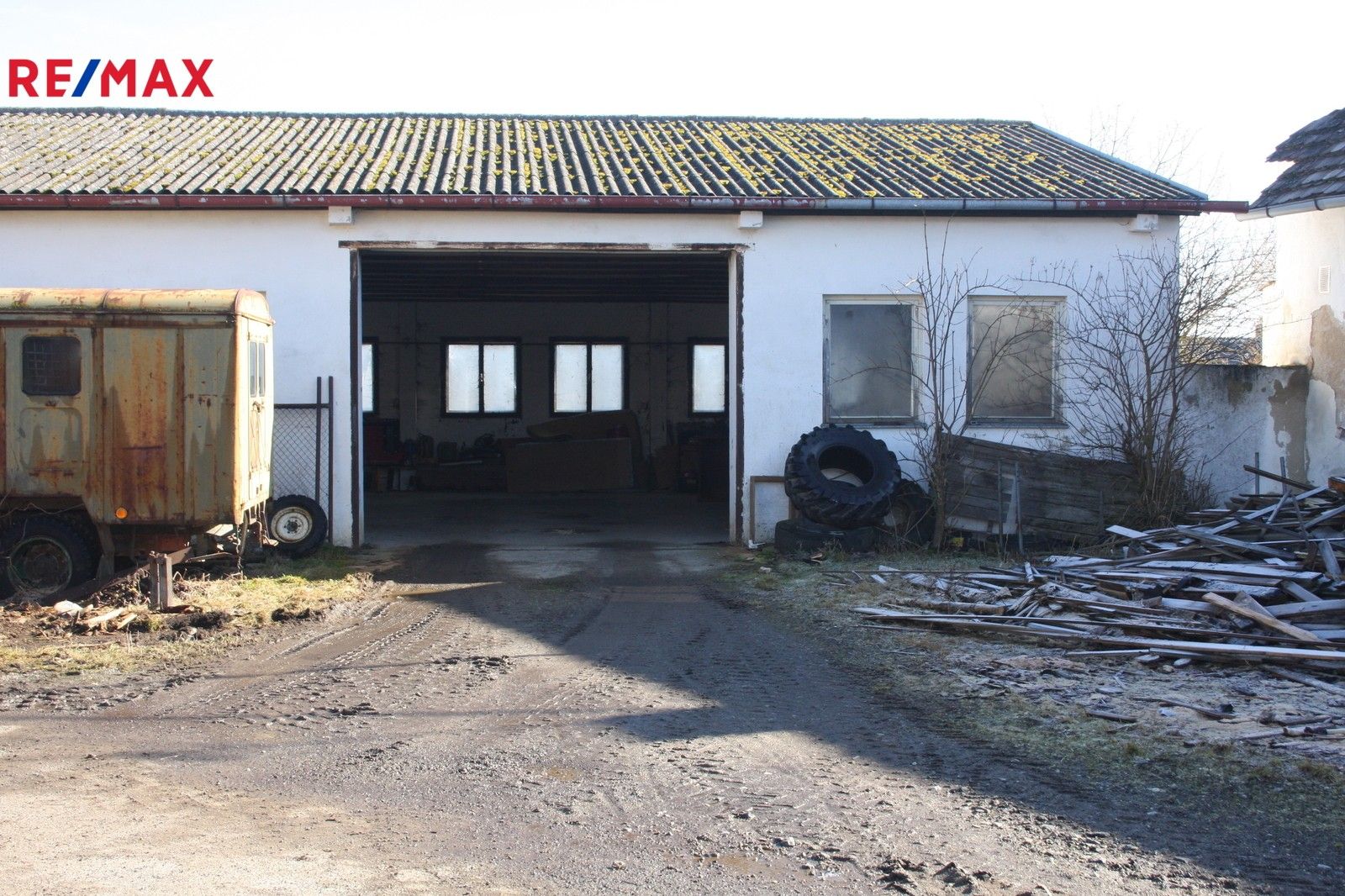 Pronájem komerční - Oslov, 1 m²