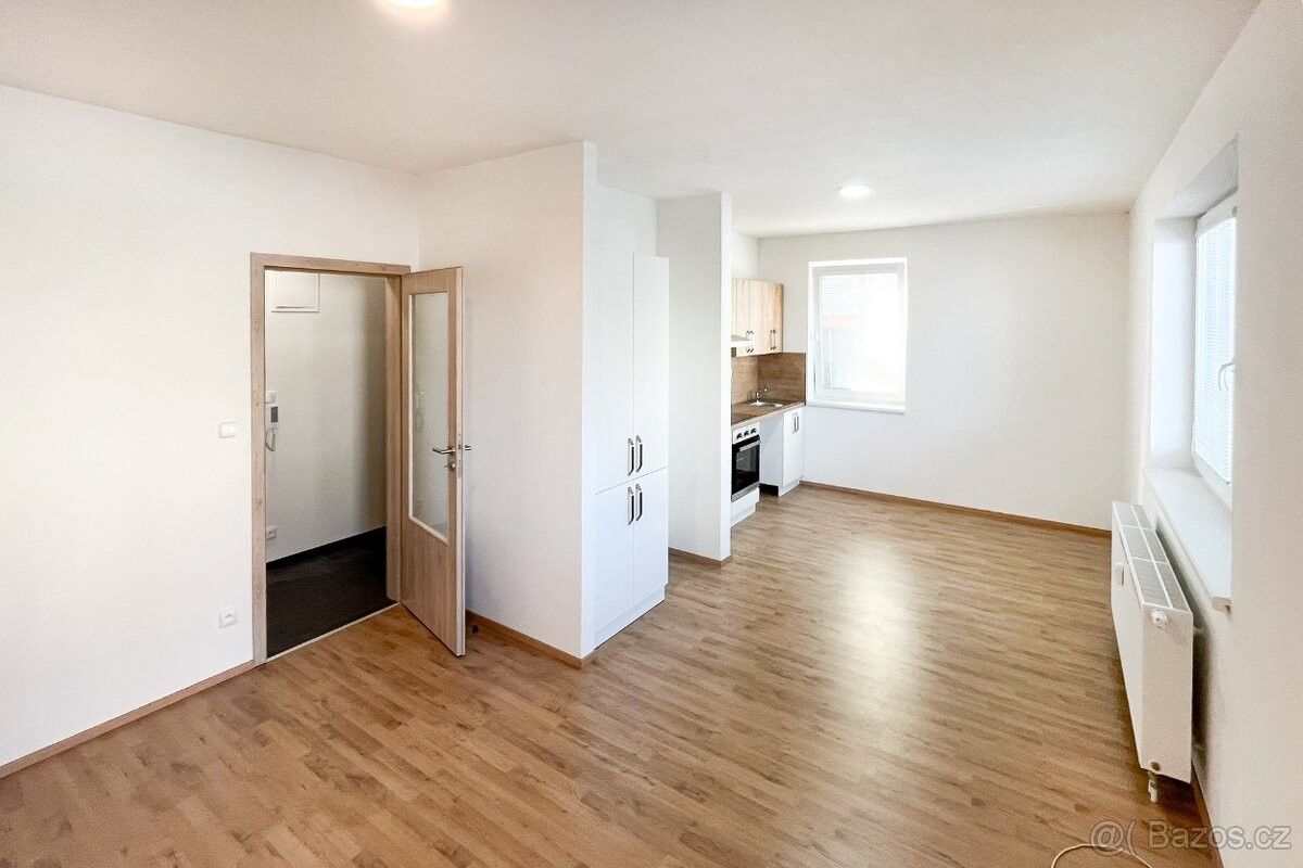 Byty, Mochov, 250 87